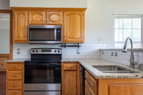 Kitchen - 5 Griffith Ct, Terrell, TX 75160 photo 2 of 3