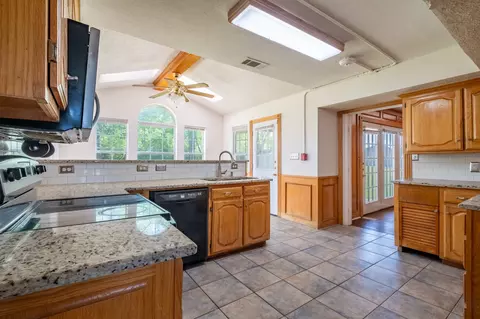 Kitchen - 5 Griffith Ct, Terrell, TX 75160 photo 1 of 3