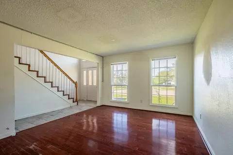 Living - 5 Griffith Ct, Terrell, TX 75160 photo 1 of 5