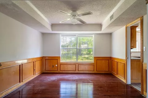 Living - 5 Griffith Ct, Terrell, TX 75160 photo 2 of 5