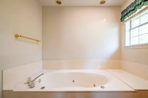 Bath - 5 Griffith Ct, Terrell, TX 75160 photo 5 of 5