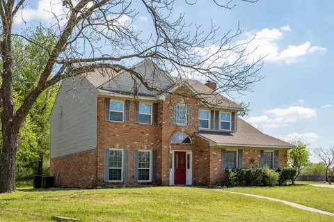 Exterior - 5 Griffith Ct, Terrell, TX 75160 photo 2 of 8