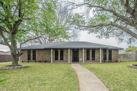 911 Cambridge Dr, Duncanville, TX 75137