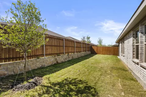 Exterior - 541 Marsh St, Cleburne, TX 76033 photo 4 of 4