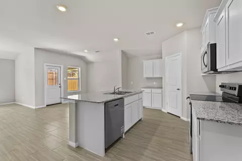 Kitchen - 541 Marsh St, Cleburne, TX 76033 photo 1 of 5