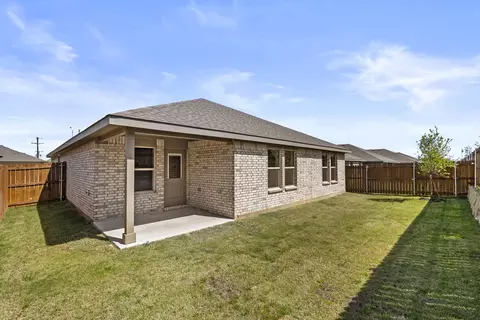 Exterior - 541 Marsh St, Cleburne, TX 76033 photo 3 of 4