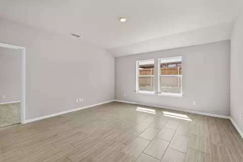 Living - 541 Marsh St, Cleburne, TX 76033 photo 1 of 4
