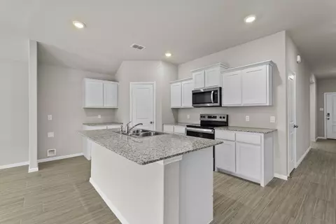 Kitchen - 541 Marsh St, Cleburne, TX 76033 photo 3 of 5