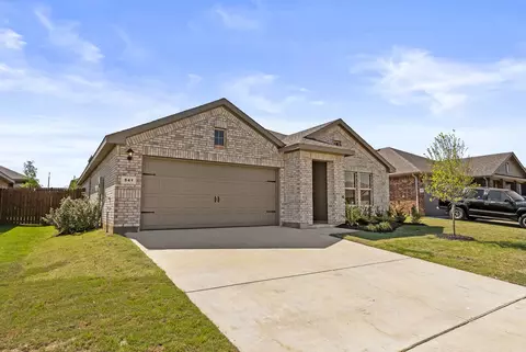 Exterior - 541 Marsh St, Cleburne, TX 76033 photo 2 of 4