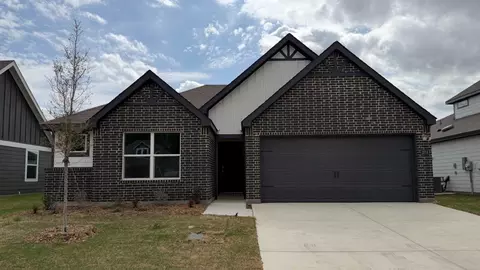 2076 Bobby Ashcraft Dr, Lindale, TX 75771