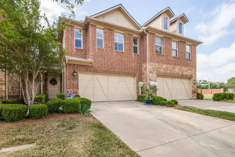 416 Hunt Dr, Lewisville, TX 75067