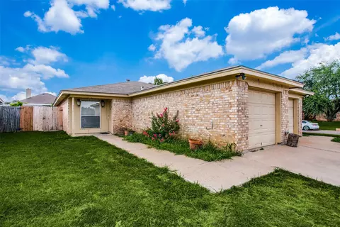 3600 Hulen Park Cir, Fort Worth, TX 76123