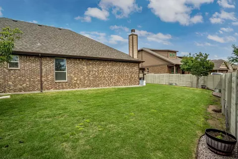 Exterior - 700 Gannet Trl, Argyle, TX 76226 photo 7 of 9