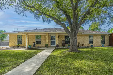 210 Bexar Dr, Highland Village, TX 75077
