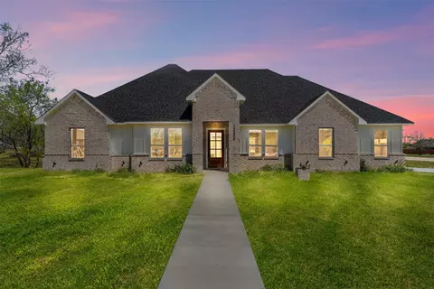 12400 Iris Ct, Fort Worth, TX 76126