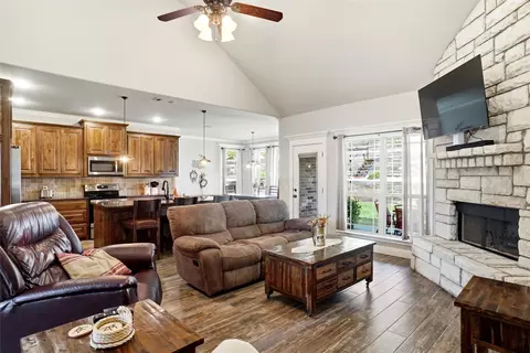 Living - 1024 Tex Ln, Springtown, TX 76082 photo 1 of 1