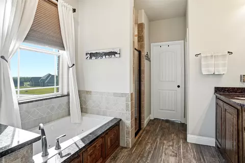 Bath - 1024 Tex Ln, Springtown, TX 76082 photo 2 of 5