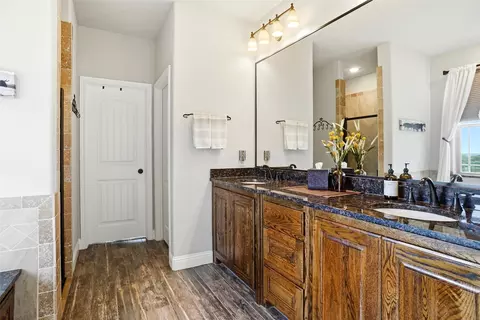 Bath - 1024 Tex Ln, Springtown, TX 76082 photo 1 of 5