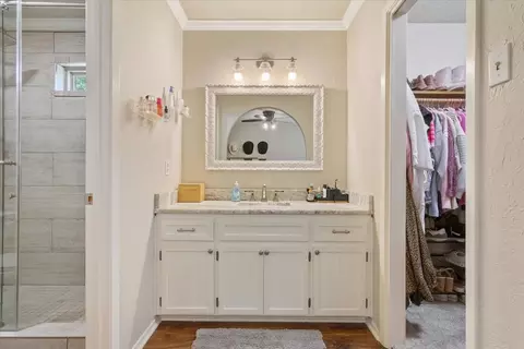 Bath - 103 York Dr, Lorena, TX 76655 photo 1 of 3