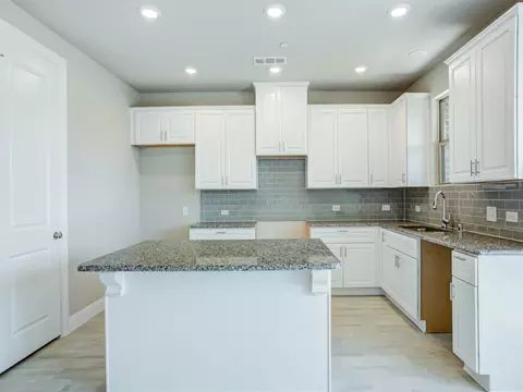 572 Hutchinson Ln, Lewisville, TX 75077