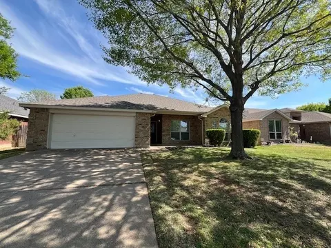 1015 Tyler James Dr, Burleson, TX 76028
