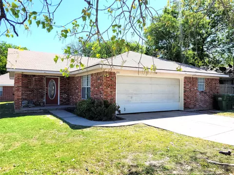 651 Meadow Park Dr, White Settlement, TX 76108