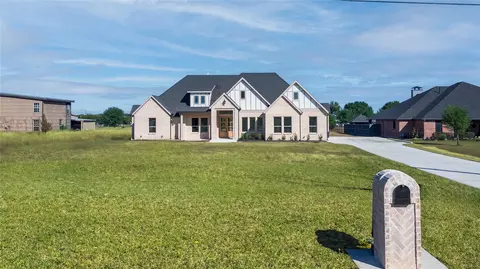 819 Meadow Lark Ln, Red Oak, TX 75154