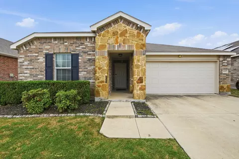 10001 Amosite Dr, Fort Worth, TX 76131