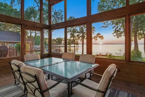 278 Shady Shores Dr, Mabank, TX 75156