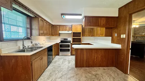 Kitchen - 2050 Griffith Ave, Terrell, TX 75160 photo 2 of 2