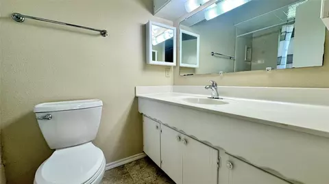 Bath - 2050 Griffith Ave, Terrell, TX 75160 photo 2 of 2