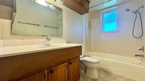 Bath - 2050 Griffith Ave, Terrell, TX 75160 photo 1 of 2