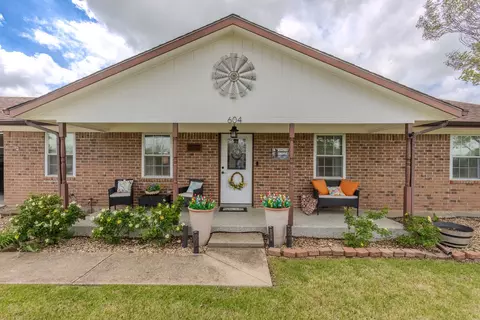 Exterior - 604 E Fm 272, Celeste, TX 75423 photo 9 of 10