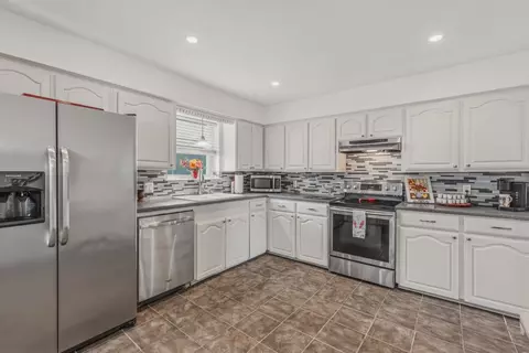 Kitchen - 604 E Fm 272, Celeste, TX 75423 photo 3 of 4