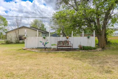 Exterior - 604 E Fm 272, Celeste, TX 75423 photo 4 of 10