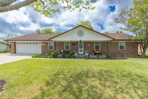 Exterior - 604 E Fm 272, Celeste, TX 75423 photo 1 of 10