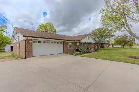 Exterior - 604 E Fm 272, Celeste, TX 75423 photo 2 of 10