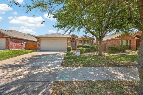 2008 Pine Knot Dr, Heartland, TX 75126