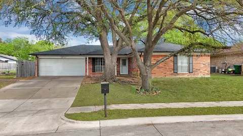 6305 Arthur Dr, Edgecliff Village, TX 76134