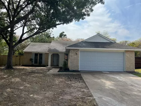 905 Camino Ct, Grand Prairie, TX 75052