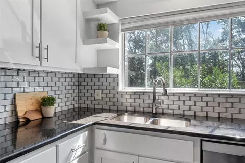 Kitchen - 2901 Lake Shore Dr #407, Waco, TX 76708 photo 4 of 4