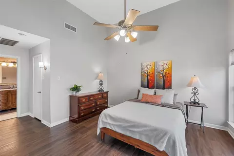 Bedroom - 2901 Lake Shore Dr #407, Waco, TX 76708 photo 2 of 3