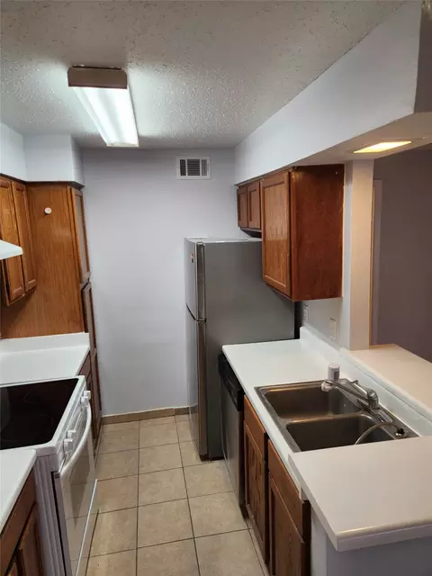 3624 Parkridge Dr #213, Dallas, TX 75234