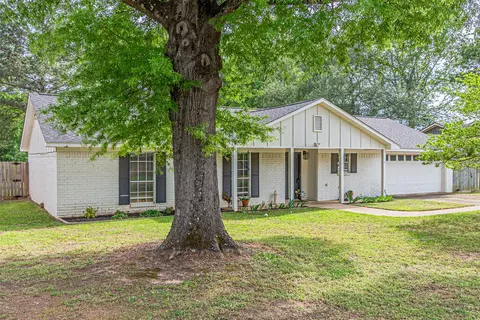 134 Park Dr, Longview, TX 75601