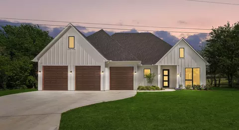 105 Buckboard Trl, Oak Point, TX 75068
