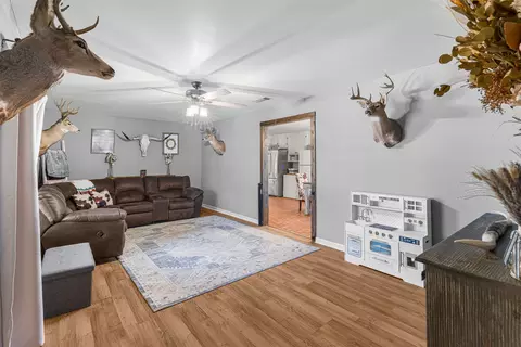 602 Colonial Dr, Athens, TX 75751