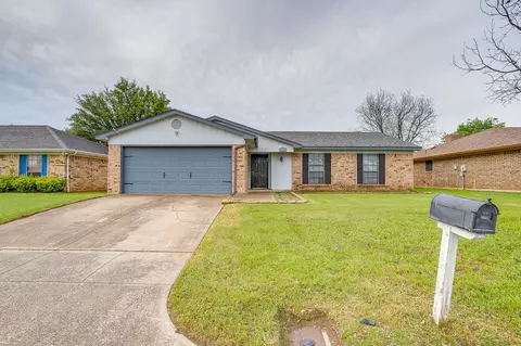 2733 Southpark Ln, Fort Worth, TX 76133