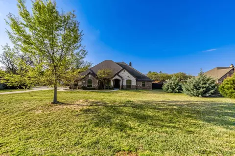 104 Lyndsey Ct, Boyd, TX 76023