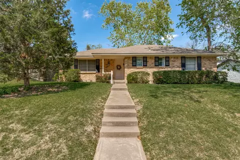 9935 Knoll Krest Dr, Dallas, TX 75238