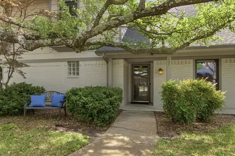 237 Woodcrest Dr, Richardson, TX 75080
